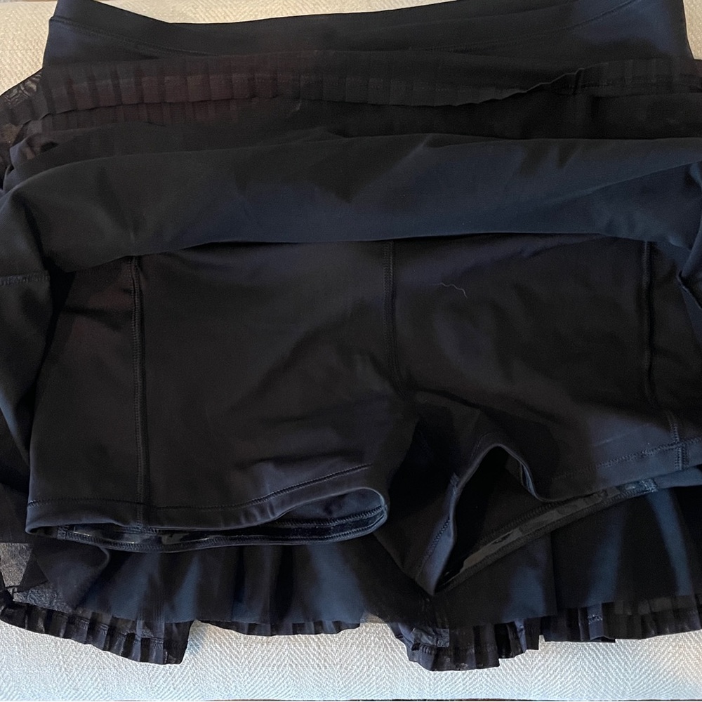 Black Pleated Athletic skirt - Picture 2 of 3